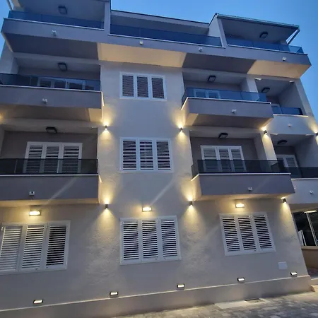 House Roza Tucepi