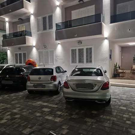 Guest house House Roza Tucepi
