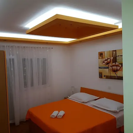 House Roza Guest house 3*