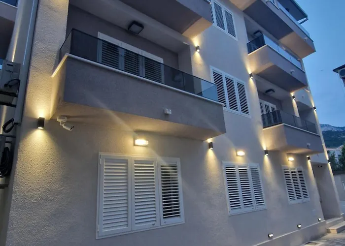 Pensionat House Roza 3*
