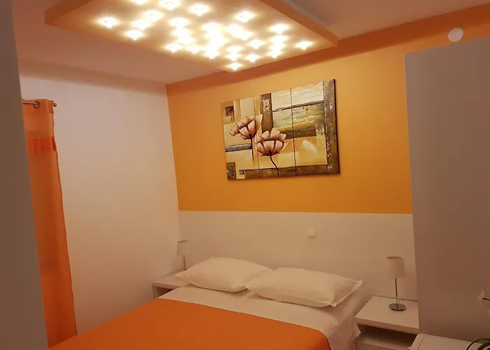 House Roza Pensionat 3*