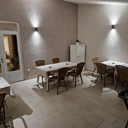 House Roza Pensjonat Tučepi